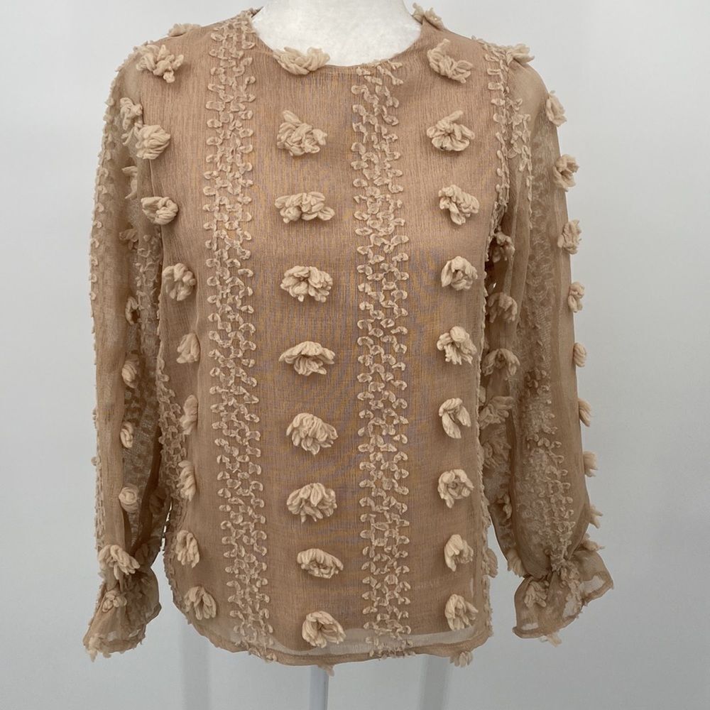 Böhme rosette blouse with raised flowers long sleeved